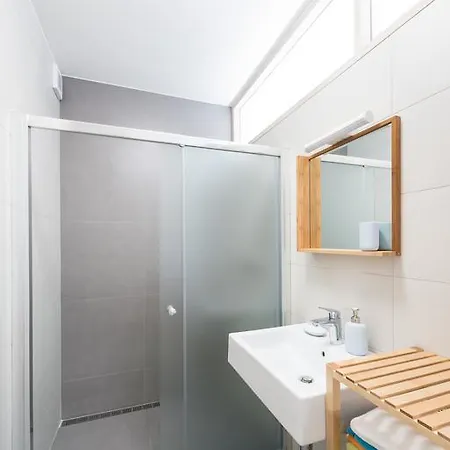 Castle Wall Apartment *